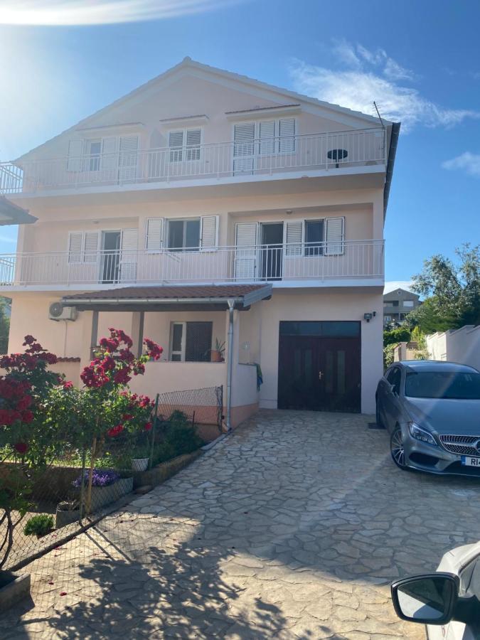 Apart Mani Di Lauro Preko Exterior photo